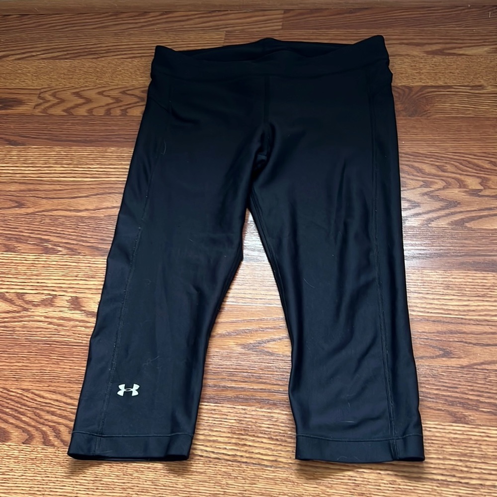 Black underarmour calf length leggings